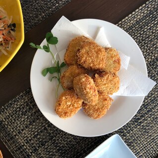 鶏ひき肉でヘルシーに　小さめコロッケ